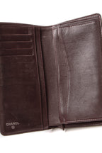 Quilted L Yen Wallet - Black