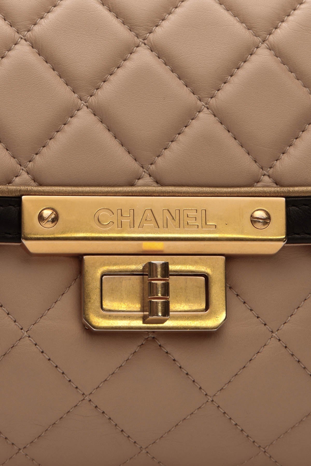 Quilted East/West Accordion Flap Bag - Beige/Black