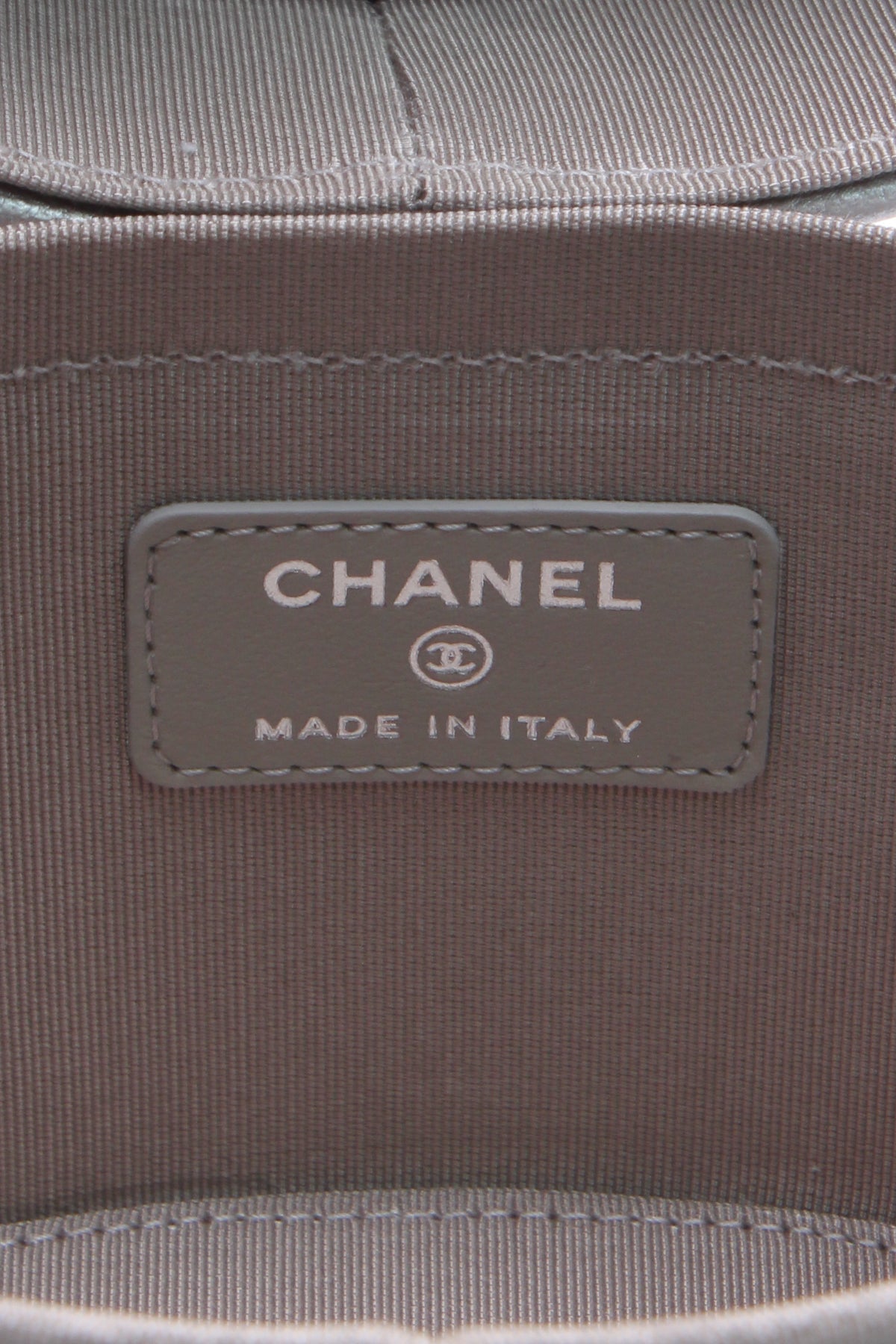Round Vanity Case - Metallic Silver