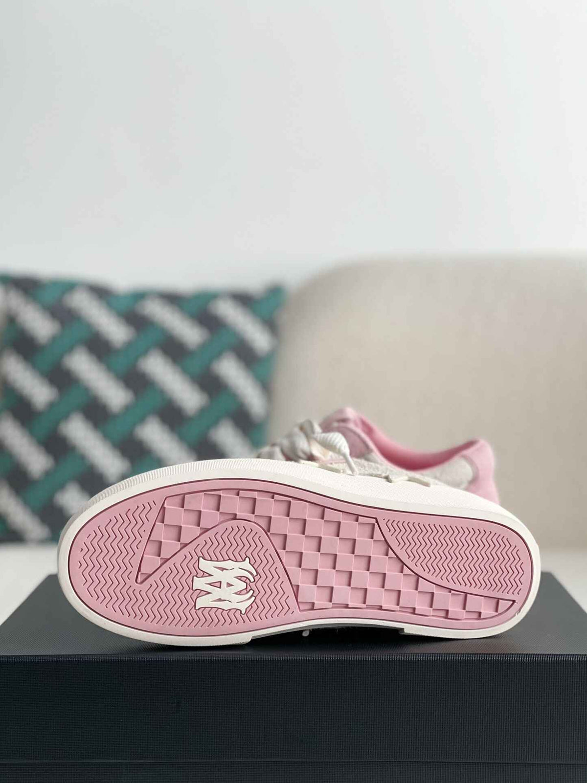 Amiri Star Court Low – Pink & Bone Suede