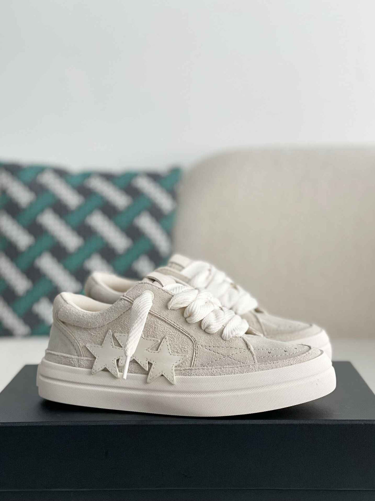 Amiri Star Court Low – Bone Suede & White Leather