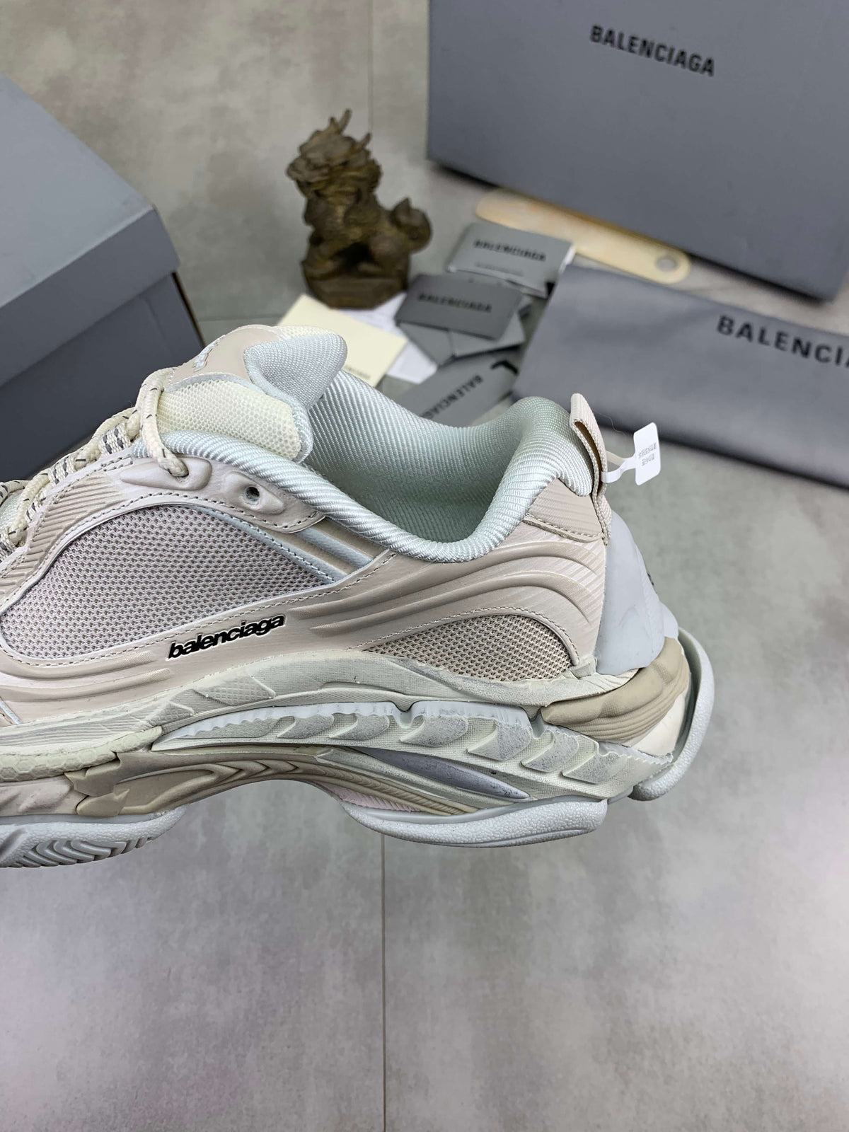 Balenciaga Jet Sneaker – Beige & Off-White
