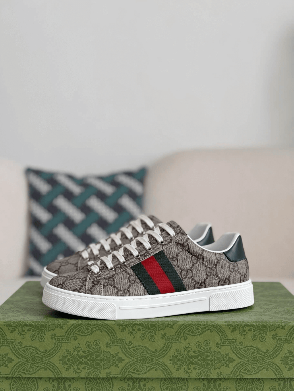 Gucci Ace Sneaker GG Supreme Canvas Web Stripe Low Top