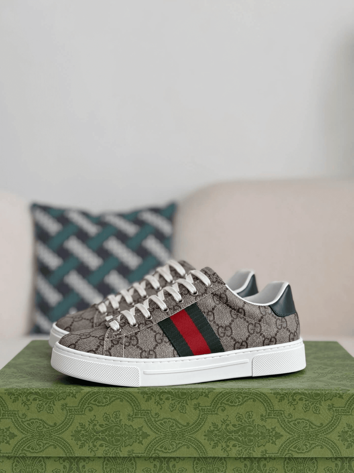 Gucci Ace Sneaker GG Supreme Canvas Web Stripe Low Top