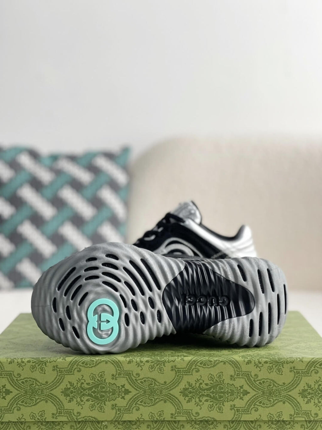 Gucci GG Runner Sneaker – Silver Metallic & Black Leather