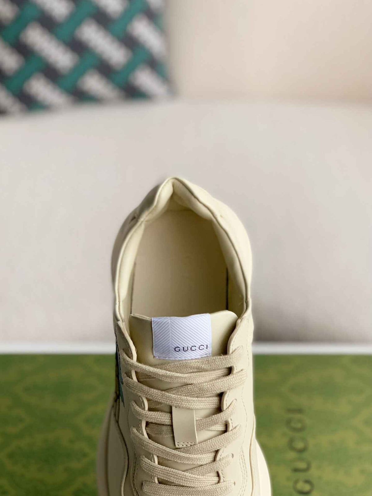 Gucci Rhyton Sneaker – Ivory Leather with Blue Dragon Print