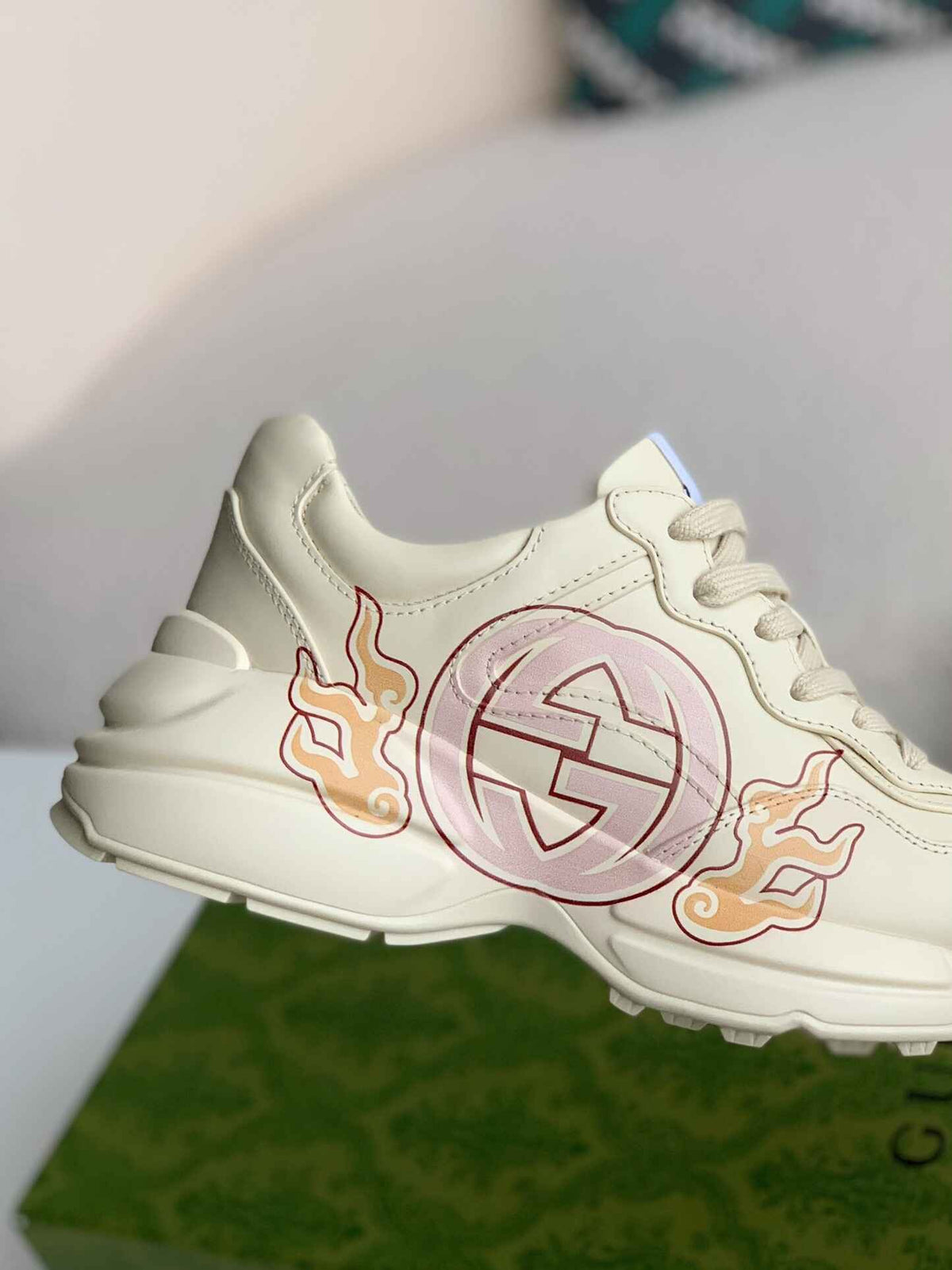 Gucci Rhyton Sneaker – Ivory Leather with Interlocking G Flame Print