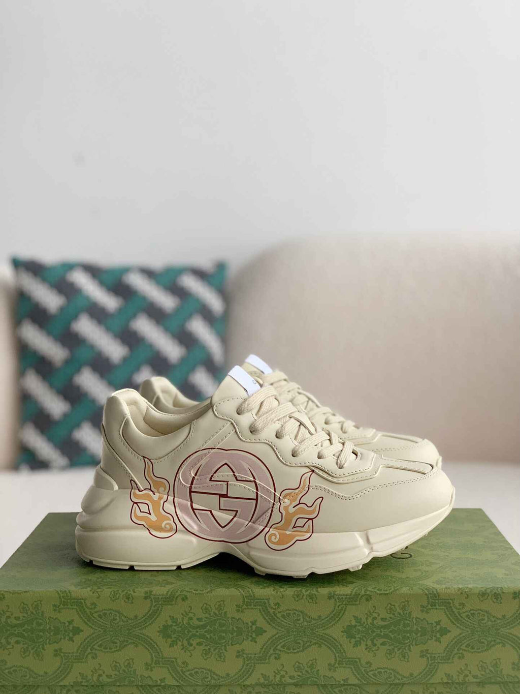 Gucci Rhyton Sneaker – Ivory Leather with Interlocking G Flame Print