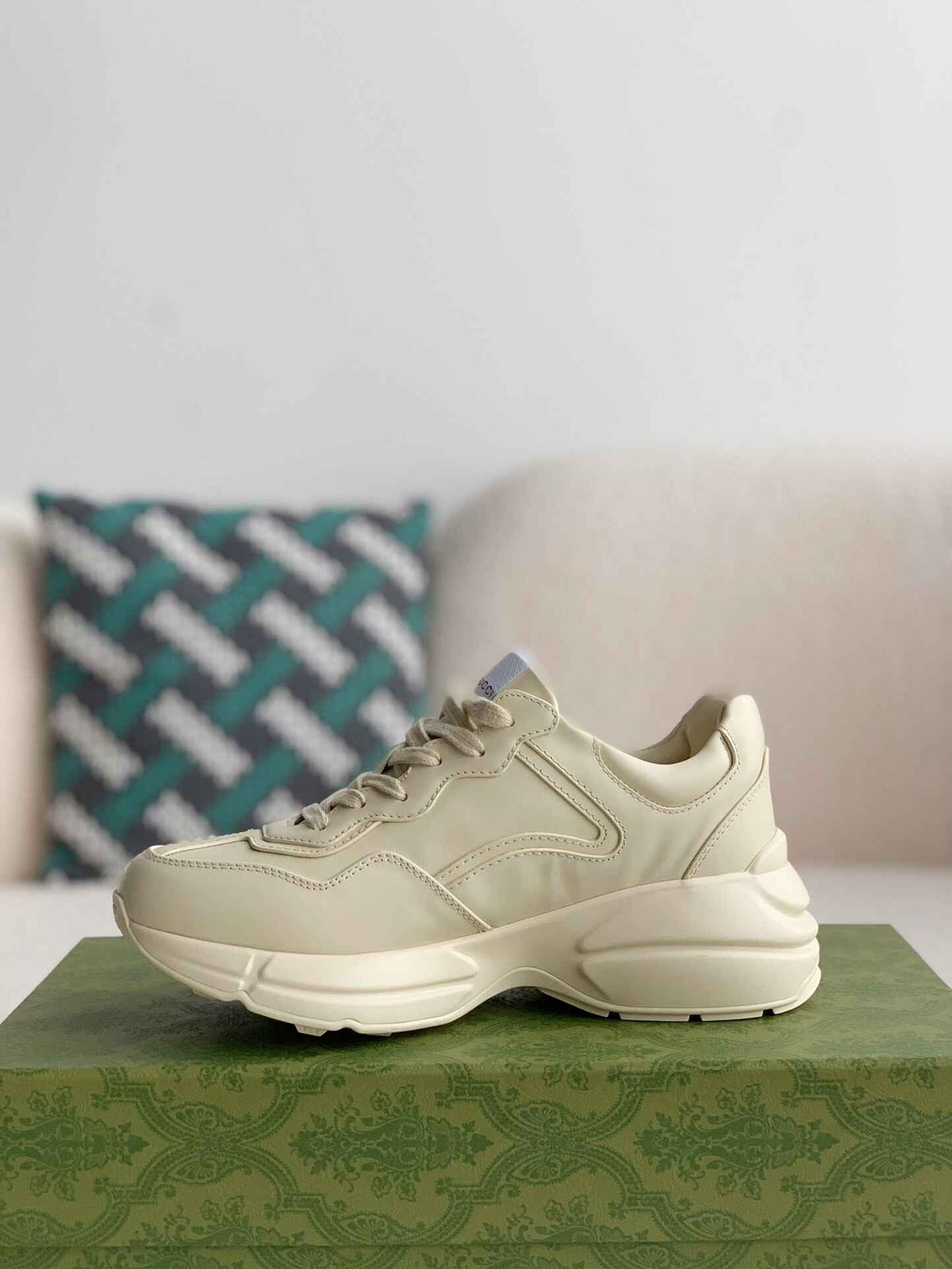 Gucci Rhyton Sneaker – Ivory Leather with Interlocking G Flame Print