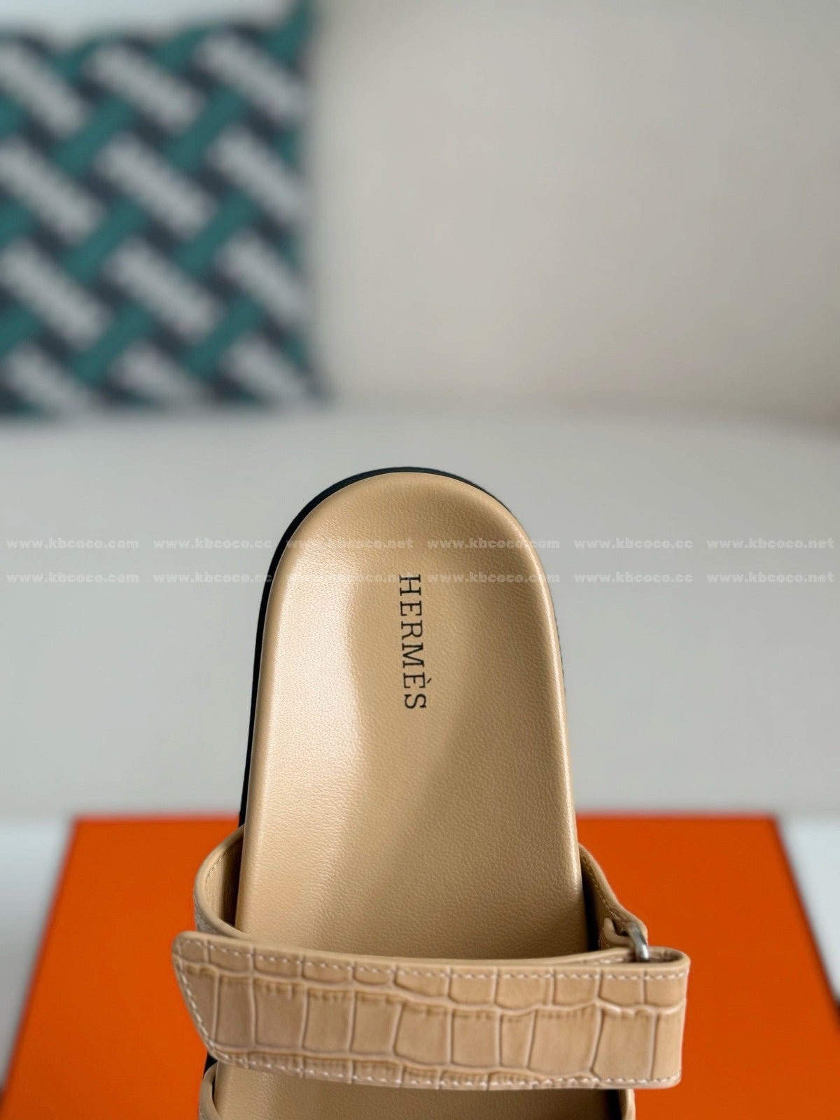 Hermès Beige Perlino Chypre Sandals