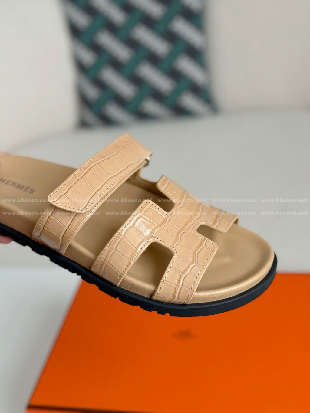 Hermès Beige Perlino Chypre Sandals
