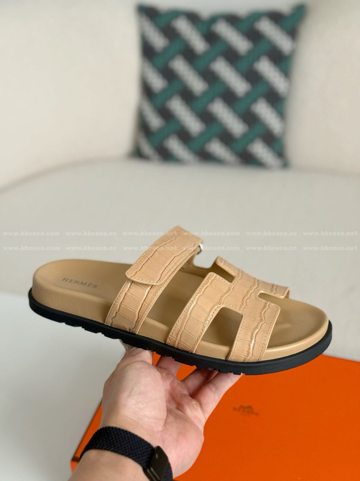Hermès Beige Perlino Chypre Sandals