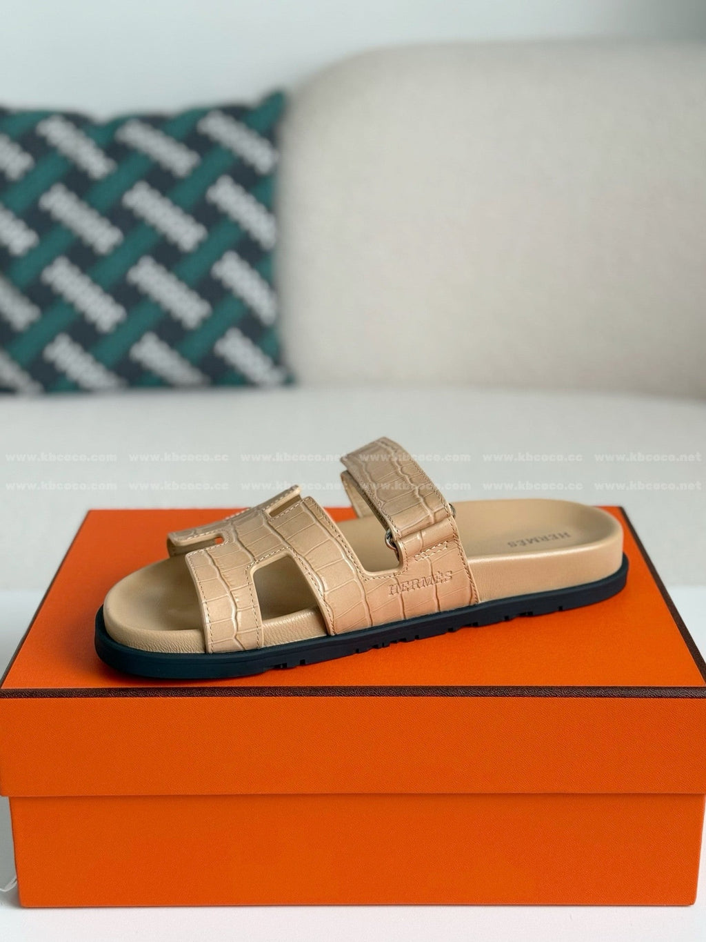 Hermès Beige Perlino Chypre Sandals
