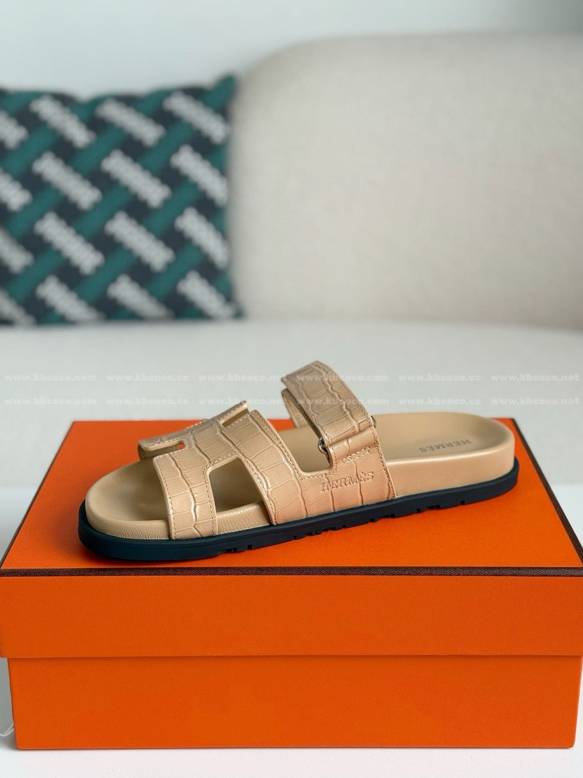 Hermès Beige Perlino Chypre Sandals