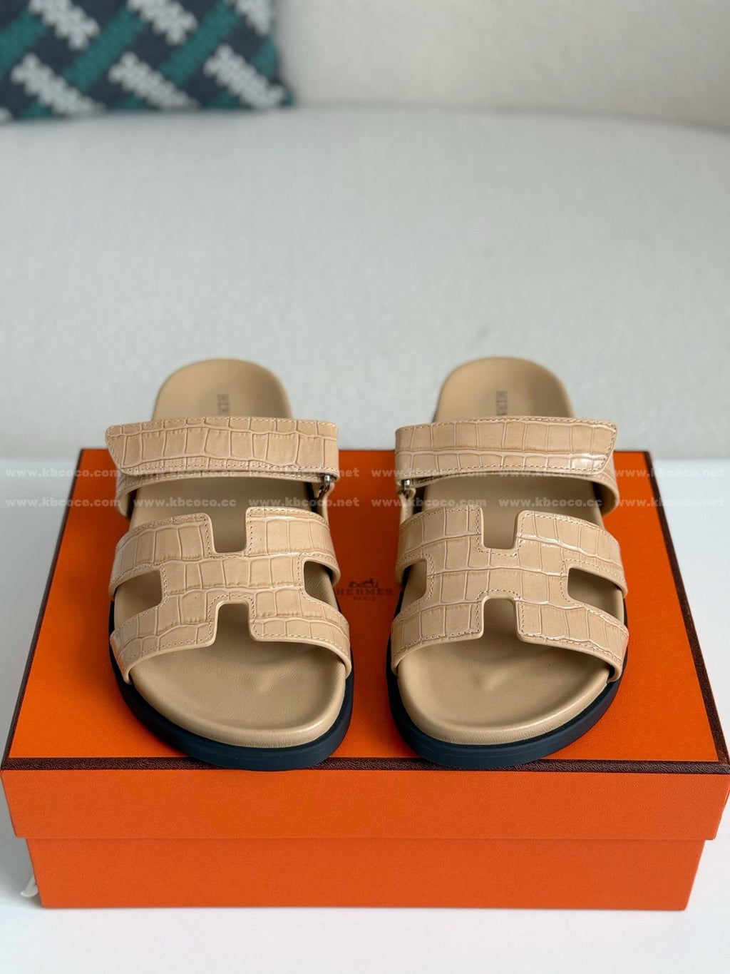 Hermès Beige Perlino Chypre Sandals