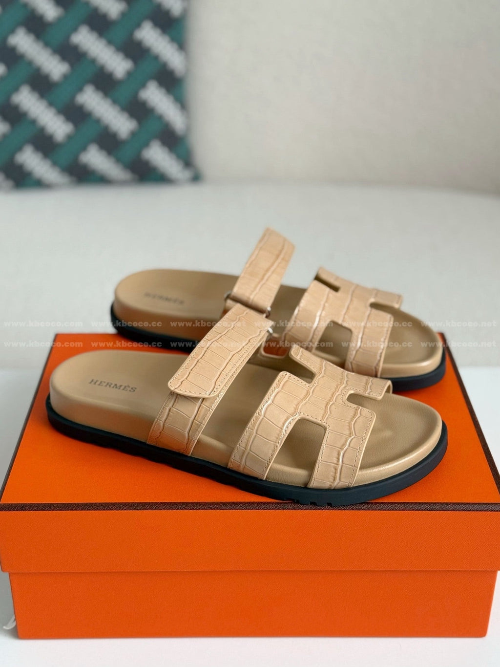 Hermès Beige Perlino Chypre Sandals