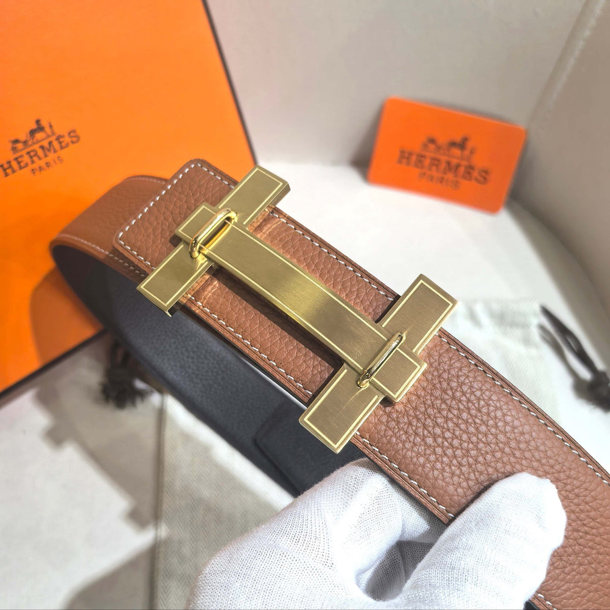 Hermès H au Carre Belt Buckle & Reversible Leather Strap 32 mm - Gold & Black
