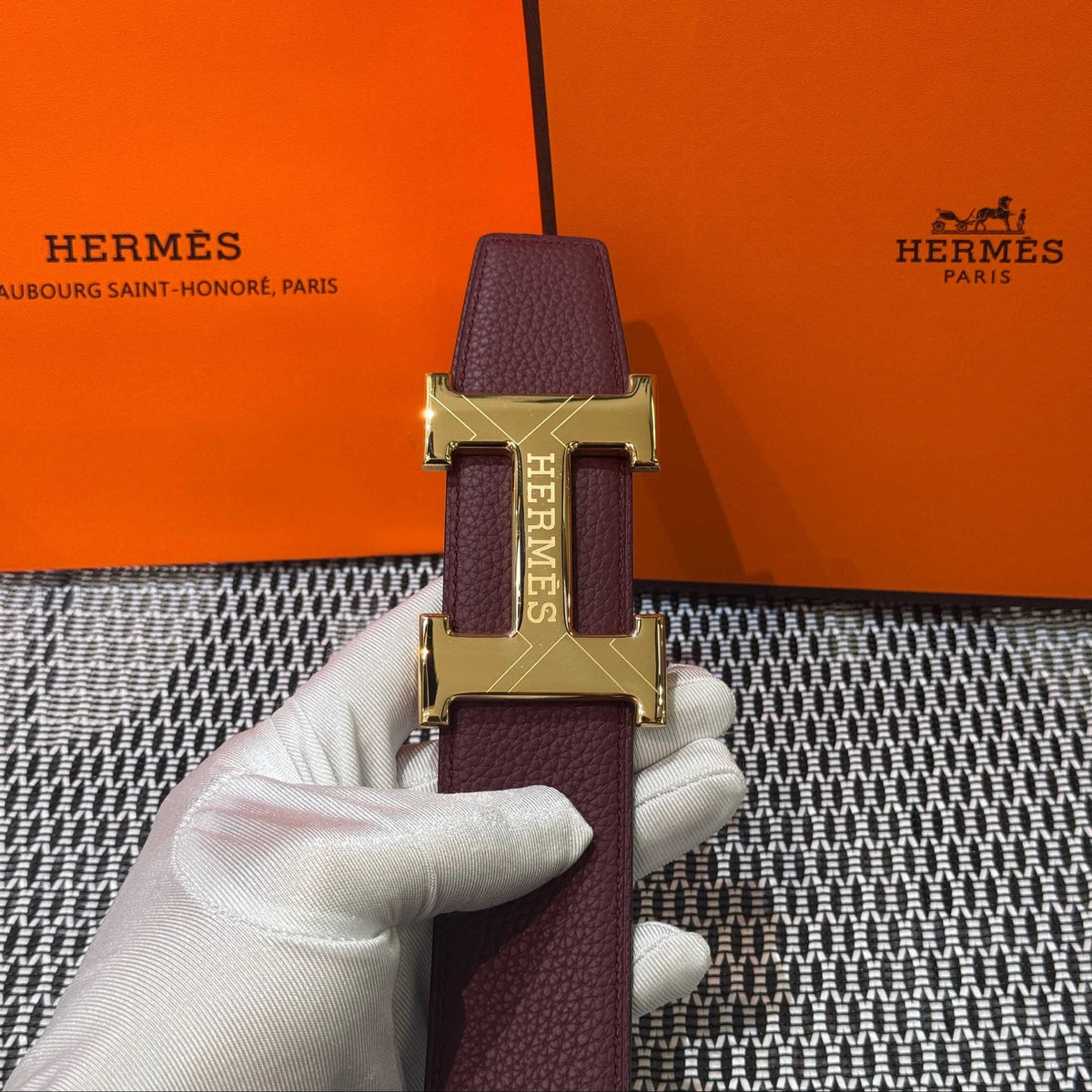 Hermès Leather Belt in Bordeaux with H Buckle 32mm - Gold Guilloché H Buckle