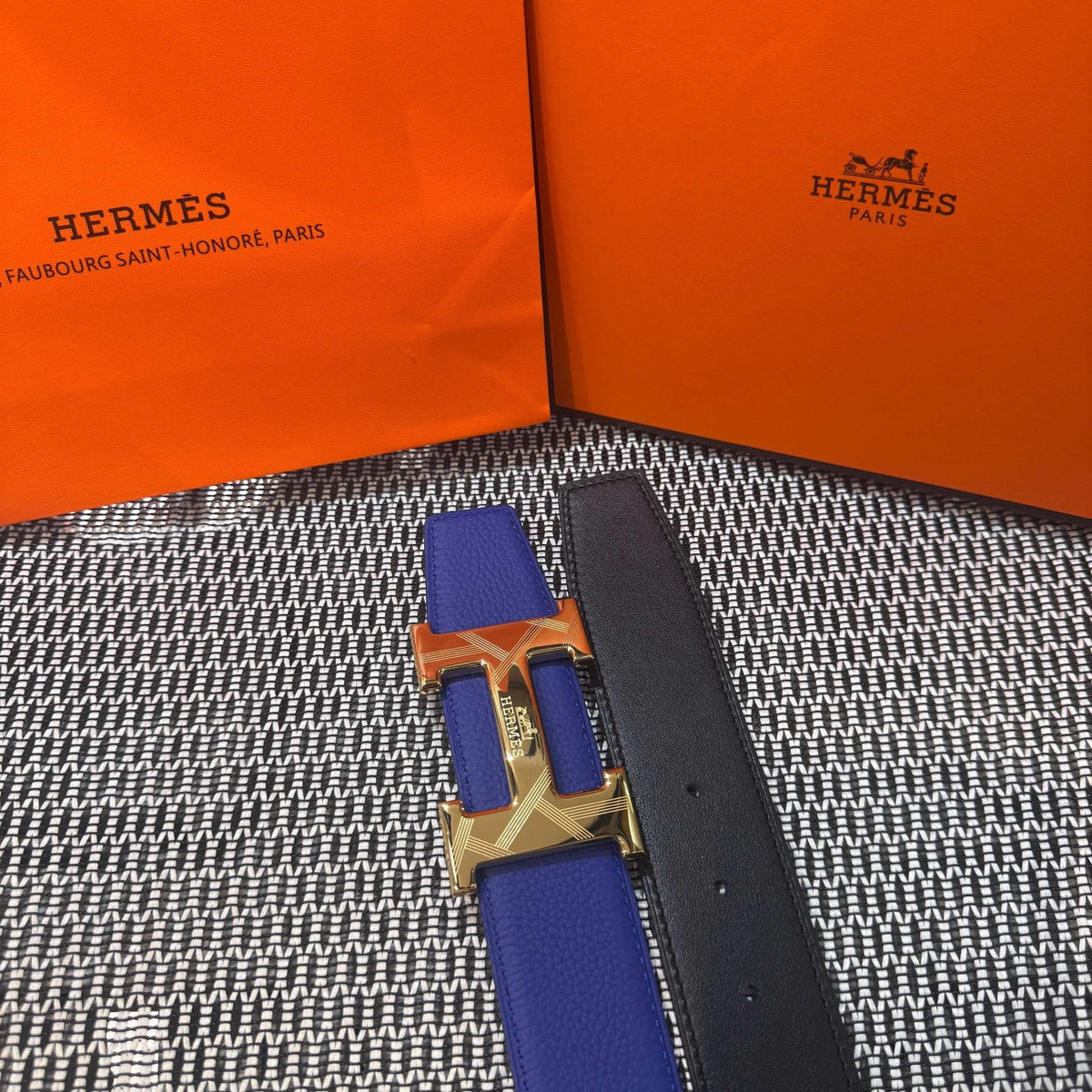Hermès Leather Belt in Electric Blue with H Buckle 32mm - Gold Guilloché Hardware