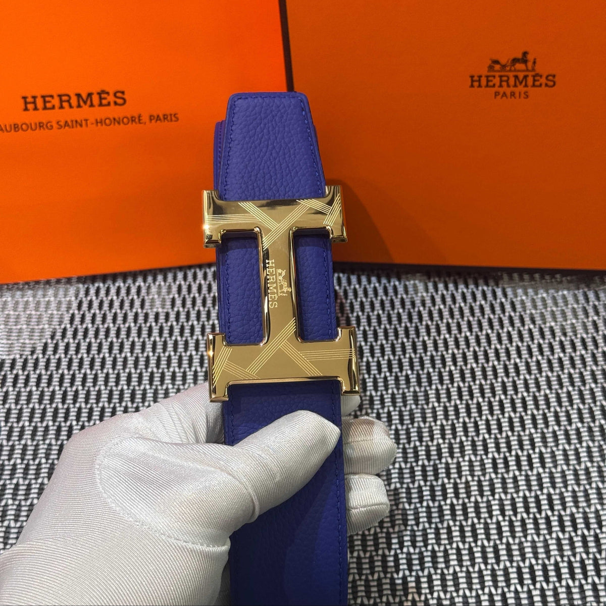 Hermès Leather Belt in Electric Blue with H Buckle 32mm - Gold Guilloché Hardware