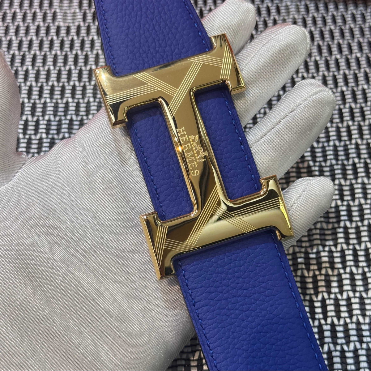 Hermès Leather Belt in Electric Blue with H Buckle 32mm - Gold Guilloché Hardware