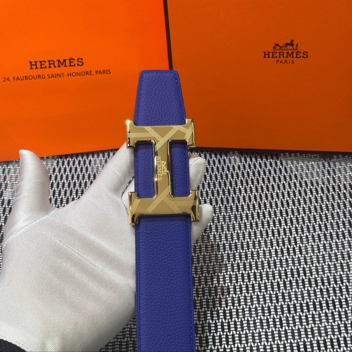 Hermès Leather Belt in Electric Blue with H Buckle 32mm - Gold Guilloché Hardware