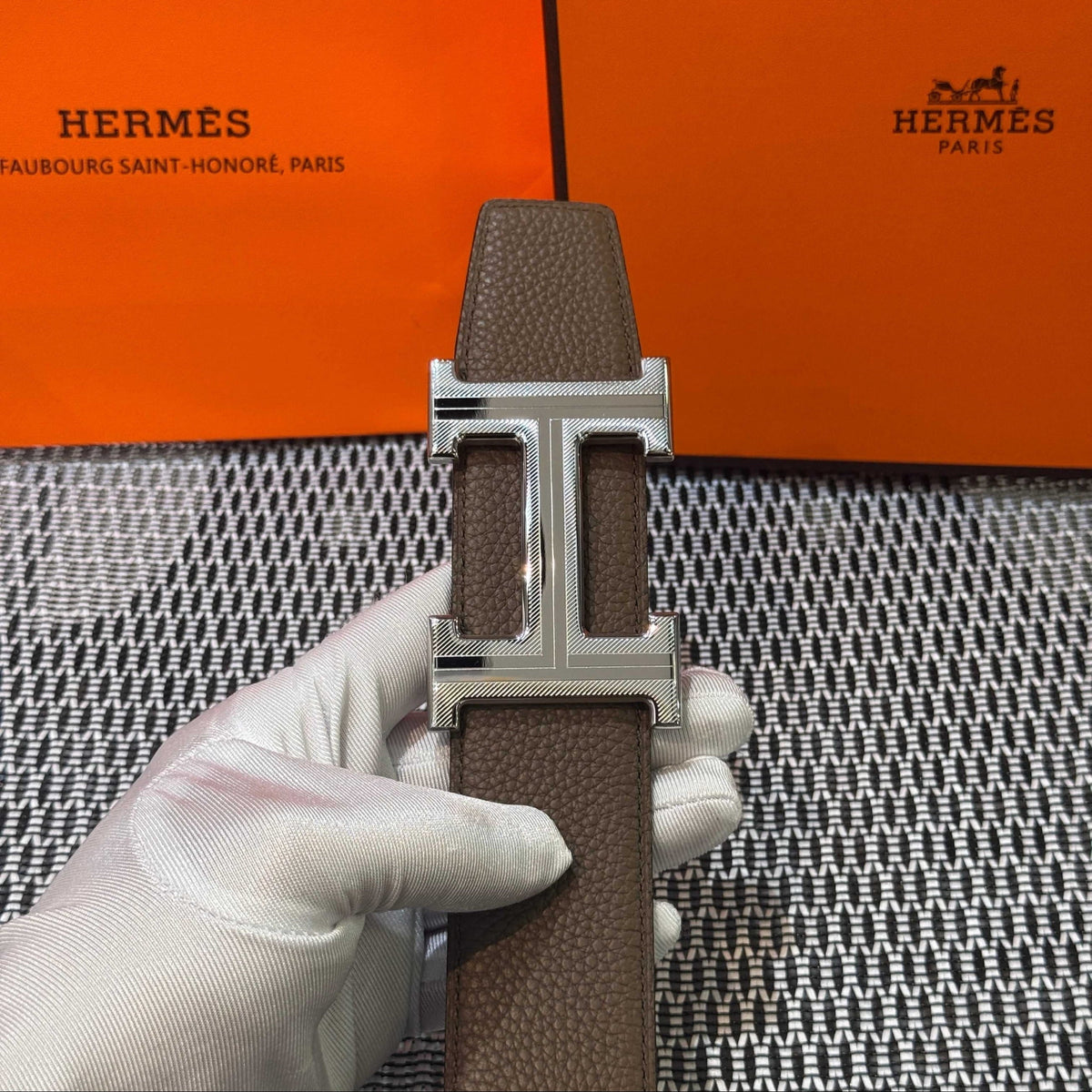 Hermès Leather Belt in Etoupe with H Buckle 32mm - Silver Guilloché Hardware