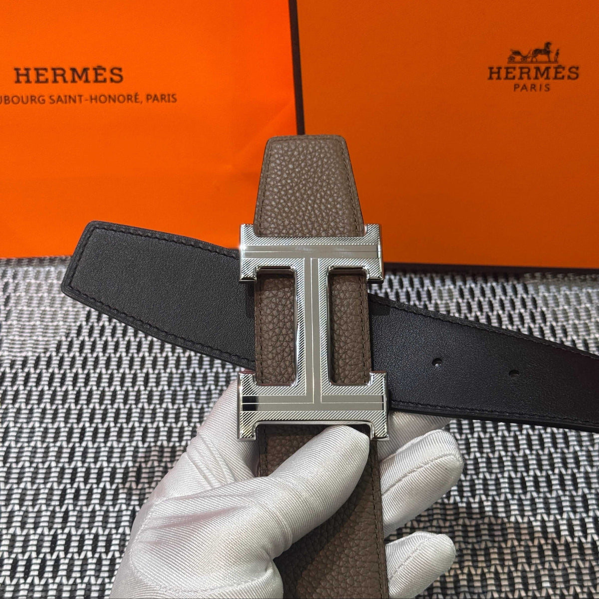 Hermès Leather Belt in Etoupe with H Buckle 32mm - Silver Guilloché Hardware