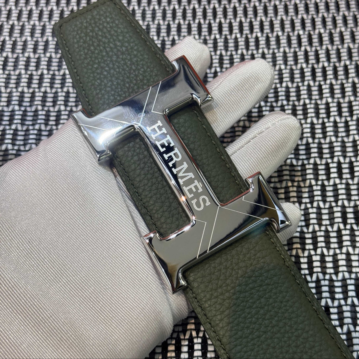 Hermès Leather Belt in Khaki Green with H Buckle 32mm - Silver Guilloché Hardware