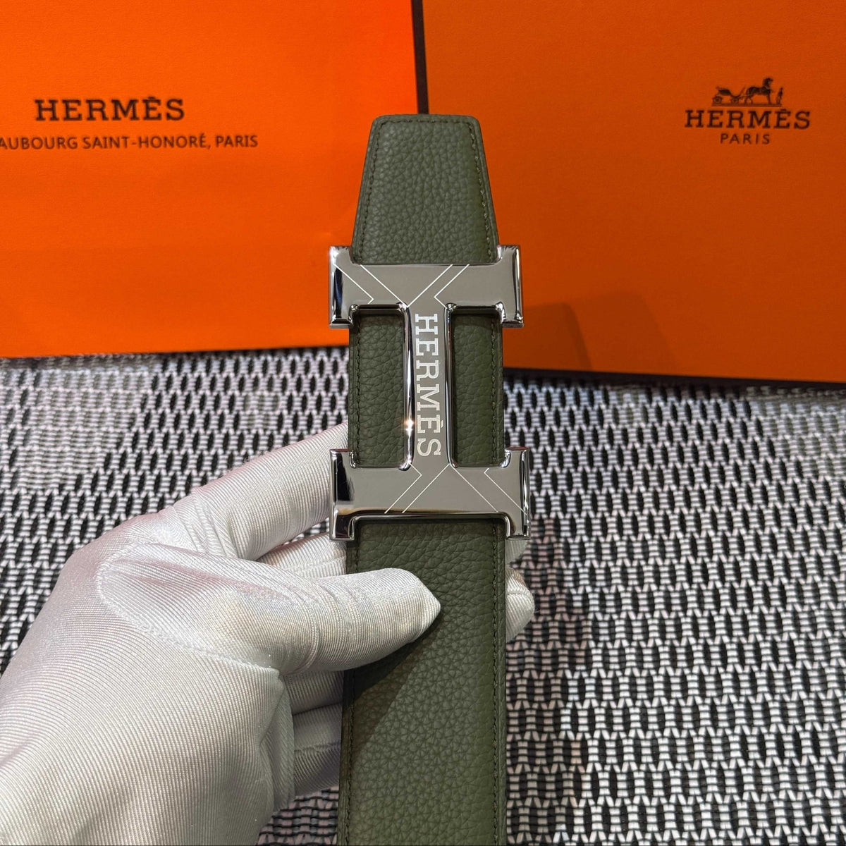 Hermès Leather Belt in Khaki Green with H Buckle 32mm - Silver Guilloché Hardware