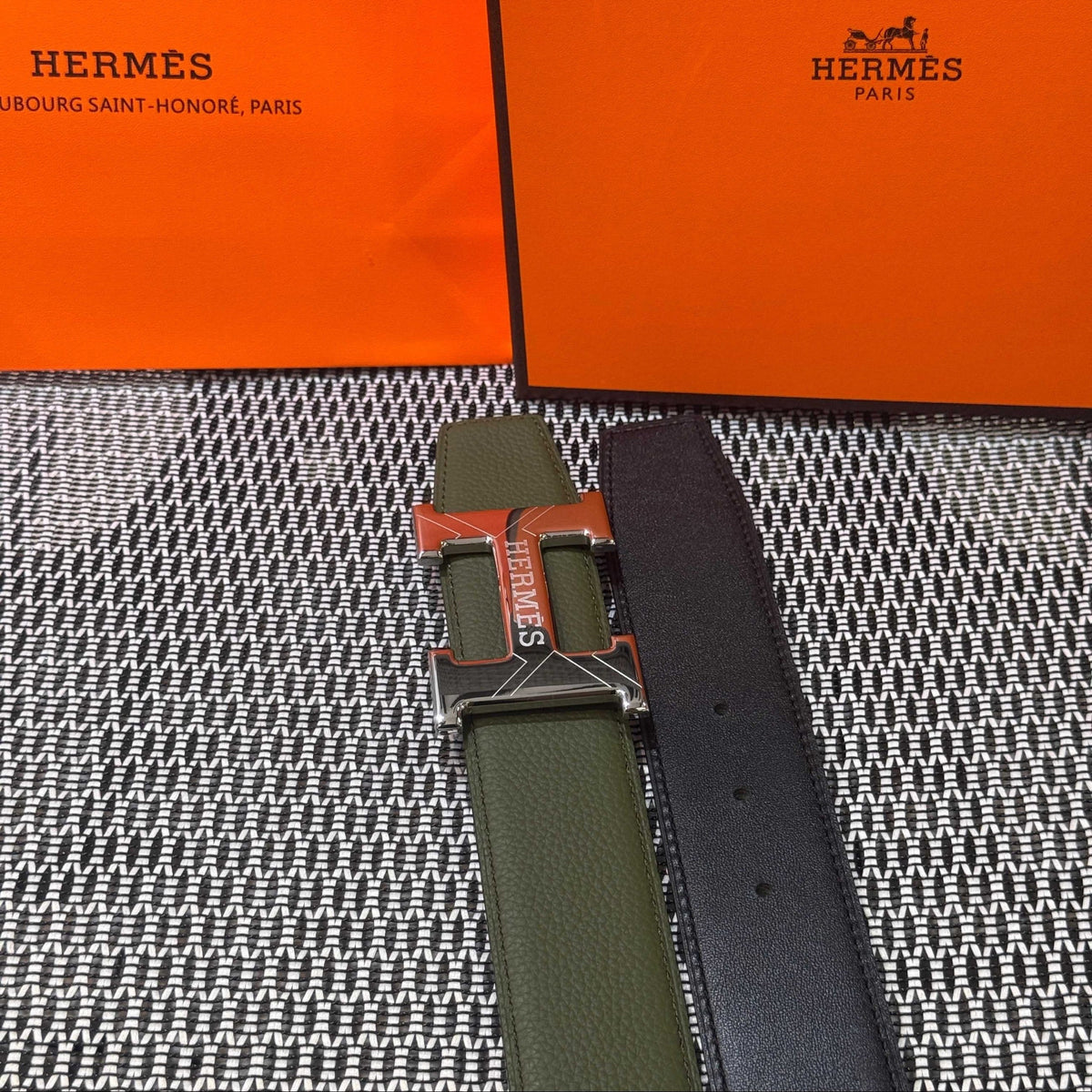 Hermès Leather Belt in Khaki Green with H Buckle 32mm - Silver Guilloché Hardware