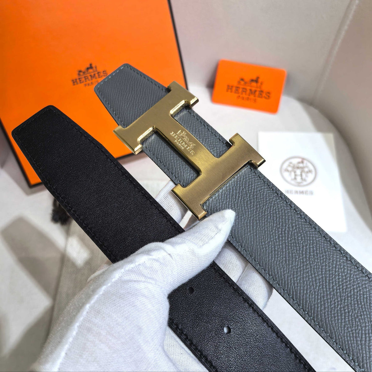 Hermès Leather Belt in Taupe Gray with H Gold Buckle 32mm - Reversible
