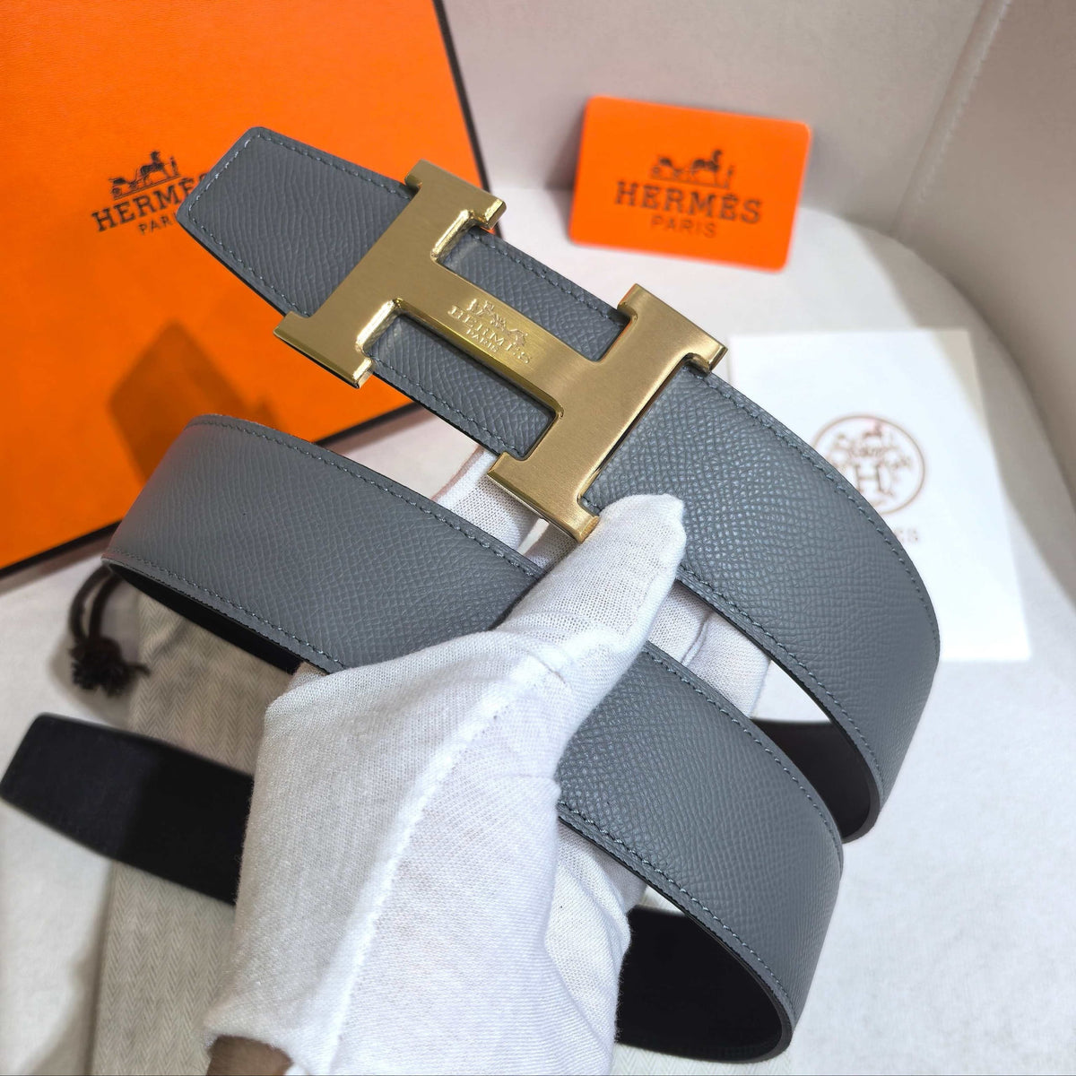 Hermès Leather Belt in Taupe Gray with H Gold Buckle 32mm - Reversible