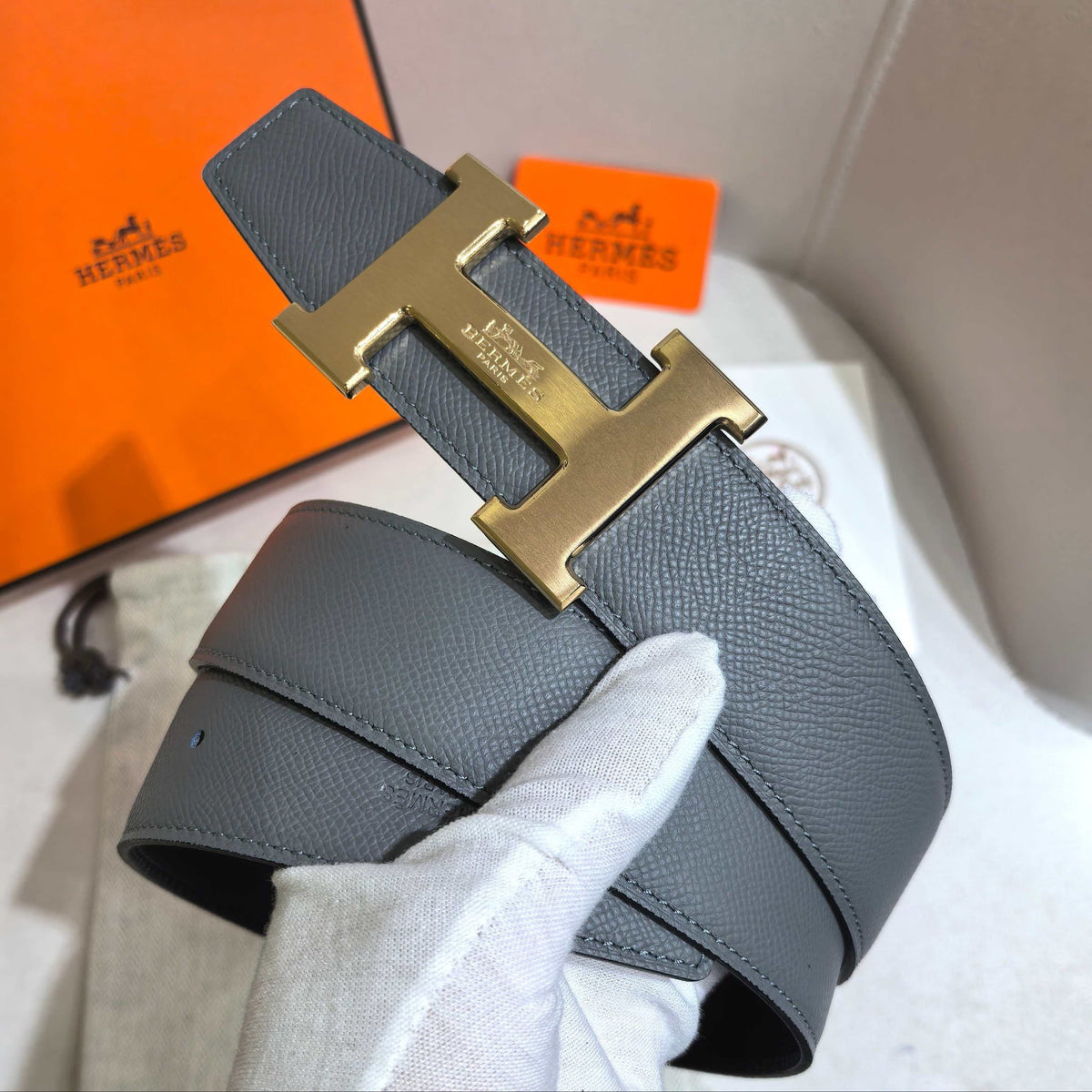 Hermès Leather Belt in Taupe Gray with H Gold Buckle 32mm - Reversible