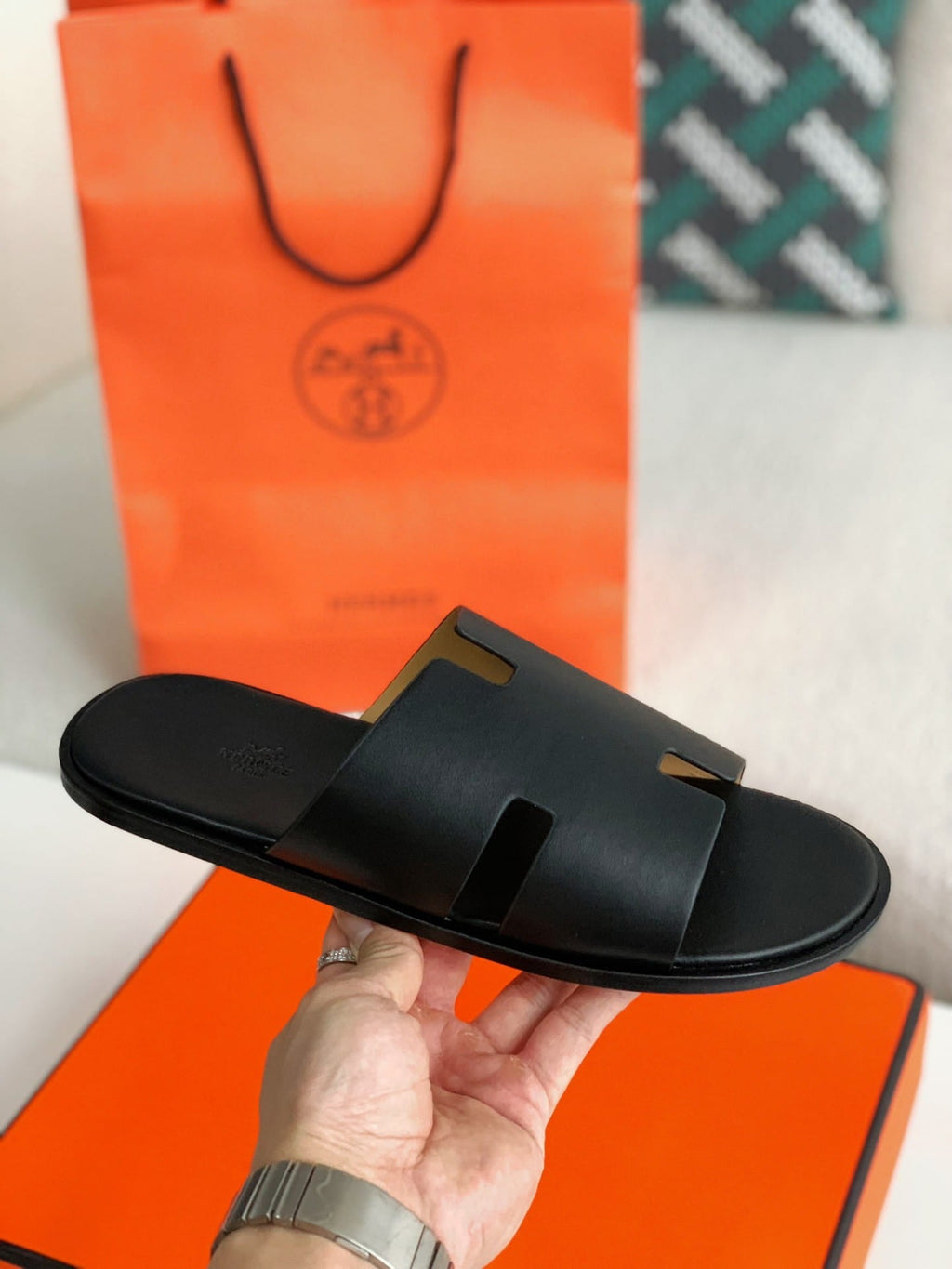 Hermès Noir Black Izmir Sandals