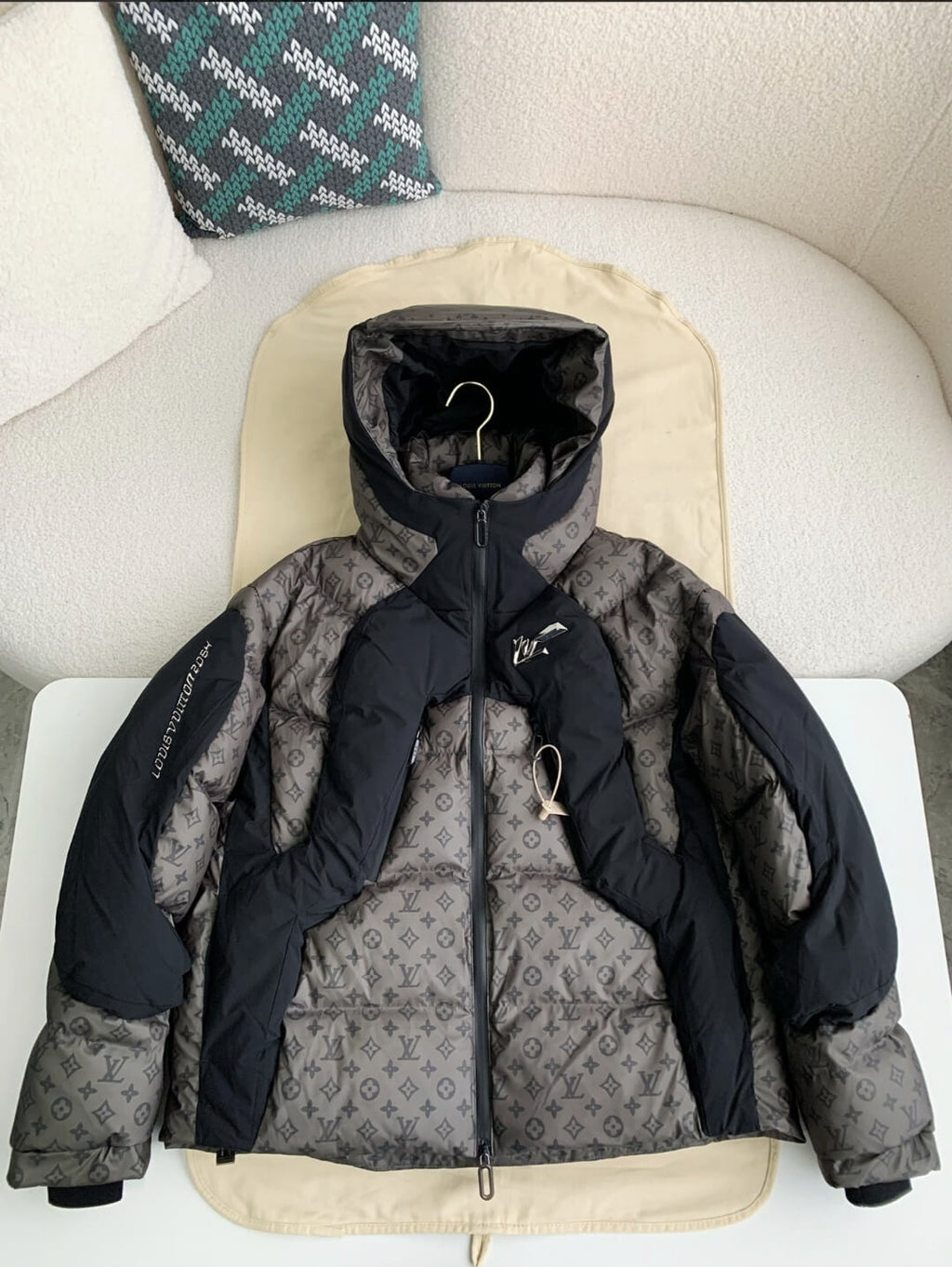 Louis Vuitton 2054 Monogram Puffer Jacket Grey Heat Reactive Hooded Down Coat