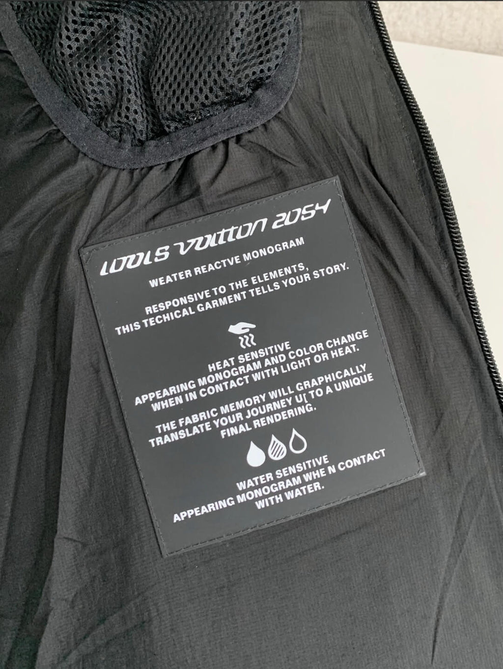 Louis Vuitton 2054 Monogram Puffer Jacket Grey Heat Reactive Hooded Down Coat
