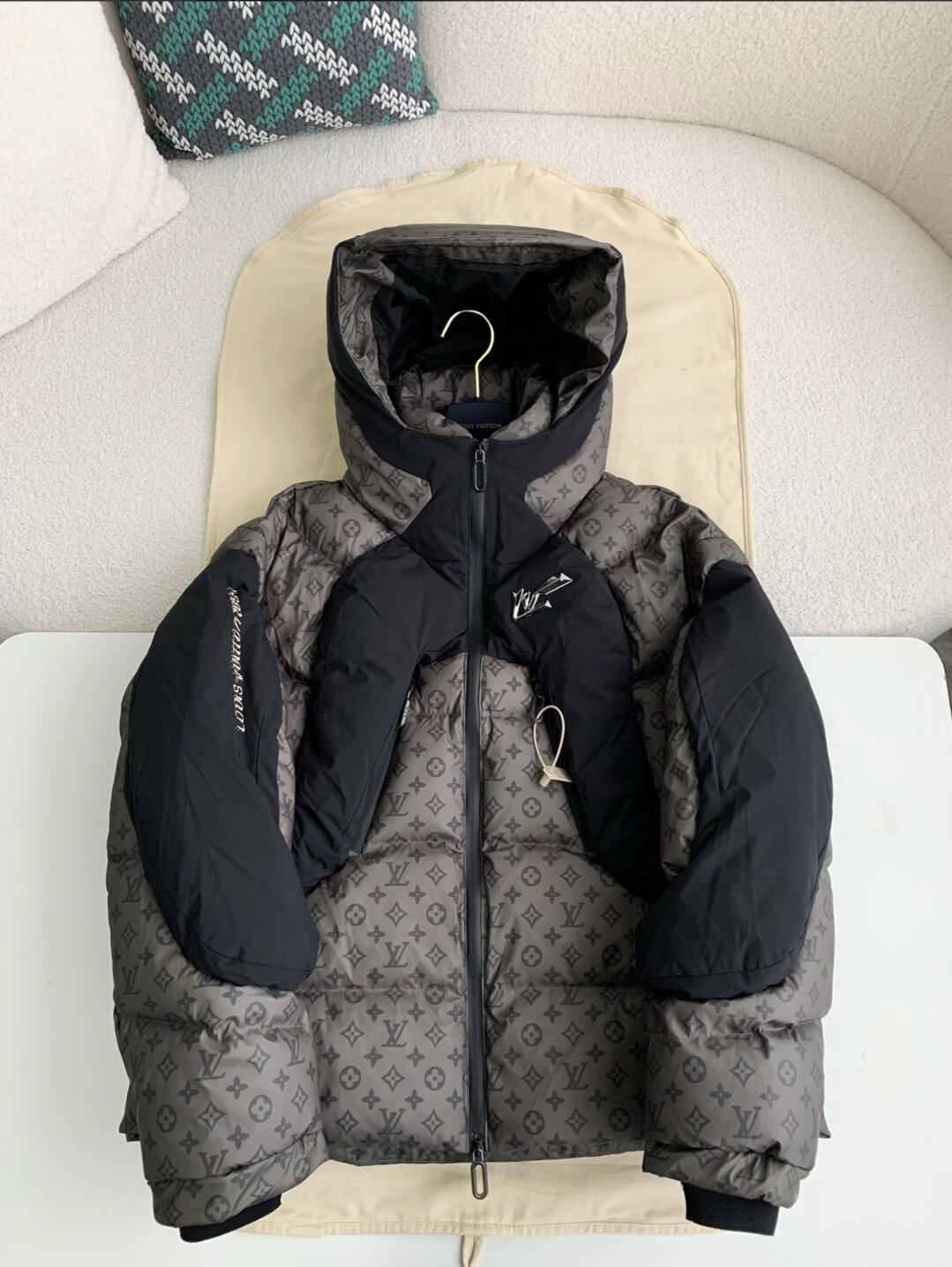 Louis Vuitton 2054 Monogram Puffer Jacket Grey Heat Reactive Hooded Down Coat