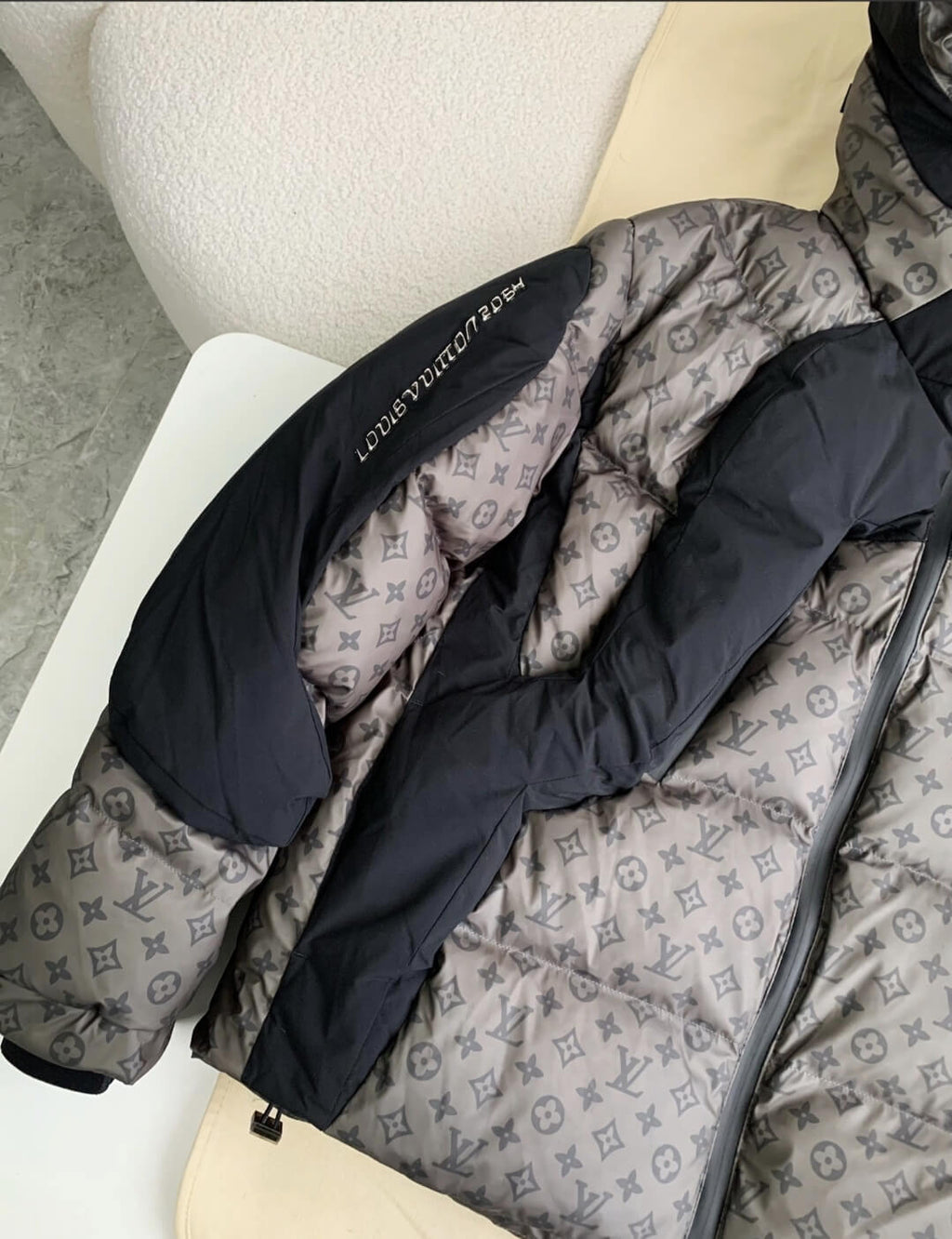 Louis Vuitton 2054 Monogram Puffer Jacket Grey Heat Reactive Hooded Down Coat