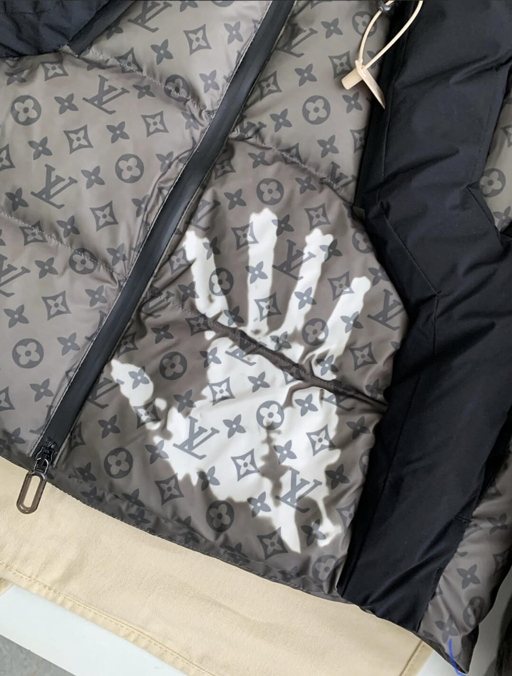 Louis Vuitton 2054 Monogram Puffer Jacket Grey Heat Reactive Hooded Down Coat