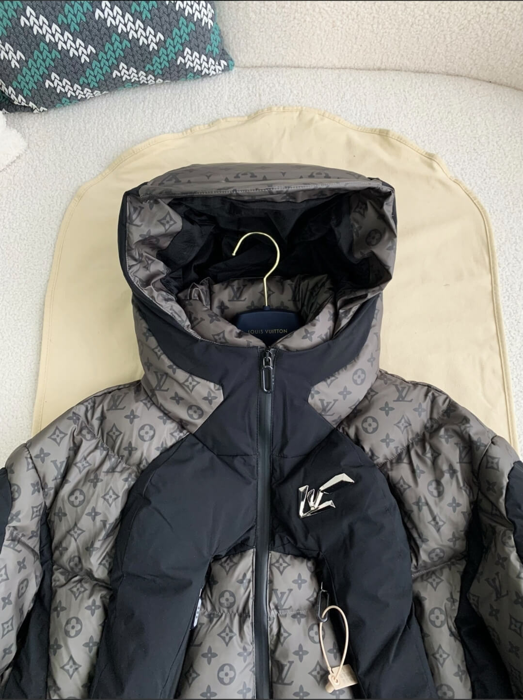Louis Vuitton 2054 Monogram Puffer Jacket Grey Heat Reactive Hooded Down Coat