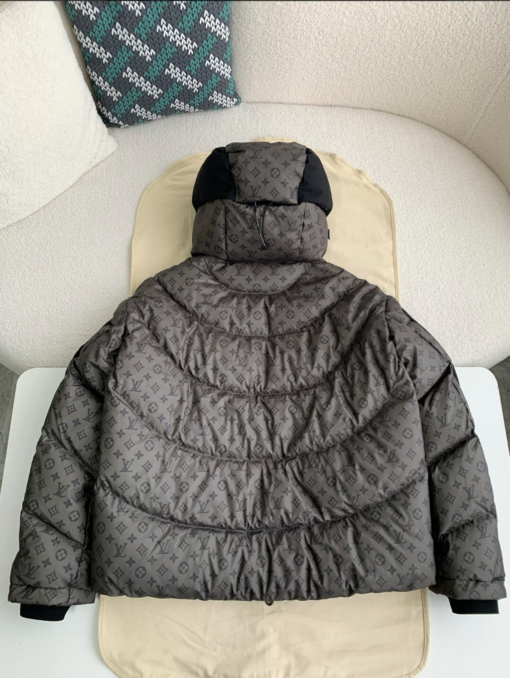 Louis Vuitton 2054 Monogram Puffer Jacket Grey Heat Reactive Hooded Down Coat
