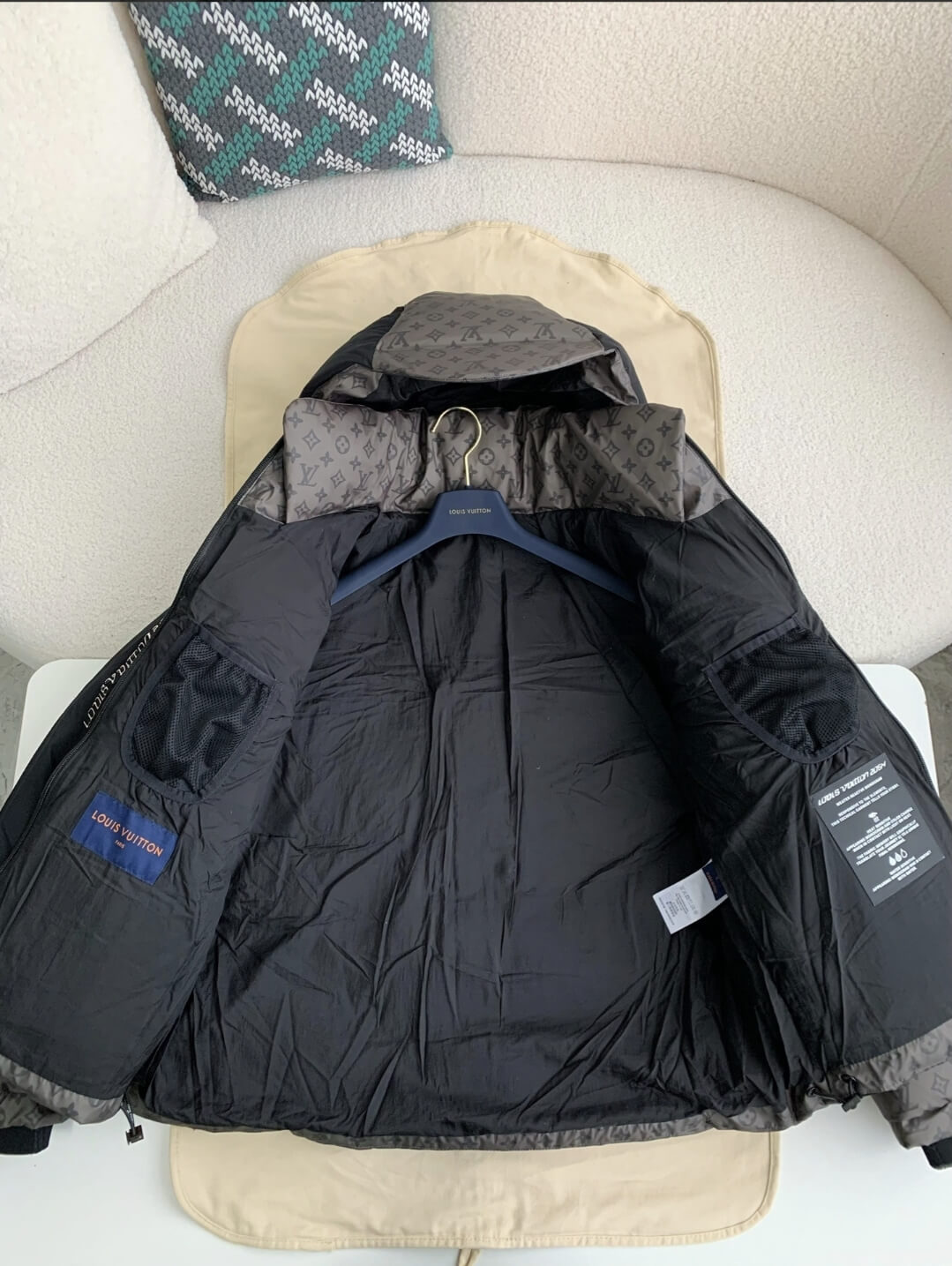 Louis Vuitton 2054 Monogram Puffer Jacket Grey Heat Reactive Hooded Down Coat