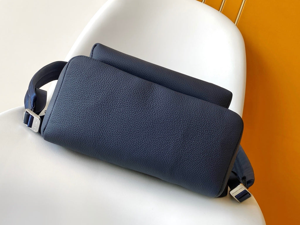 Louis Vuitton LV Men's Navy Discovery Work Backpack PM