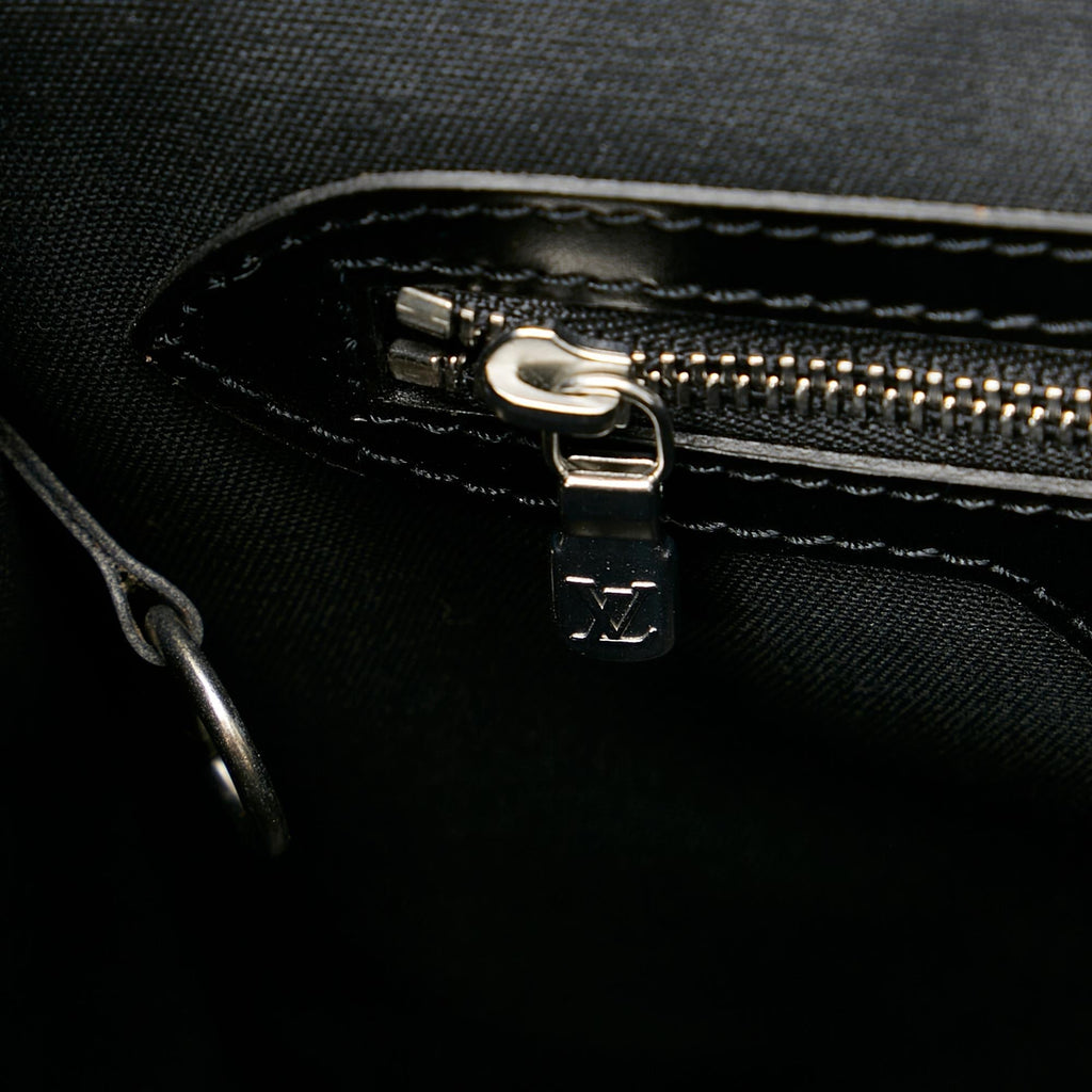 Louis Vuitton Taiga Yaranga (SHG-25474)
